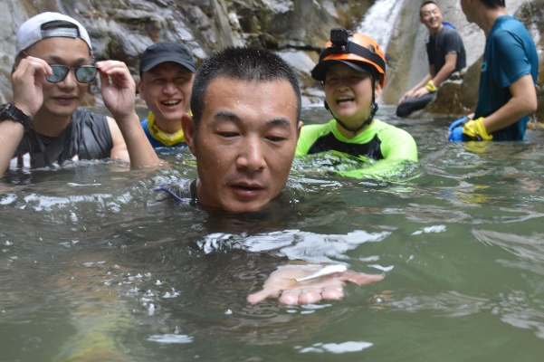 溯溪里面做什么项目最赚钱，一种综合性的经济模式探讨