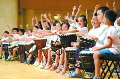 国外小学生做什么赚钱最快，拓宽想象力，点燃创造力的财富之道