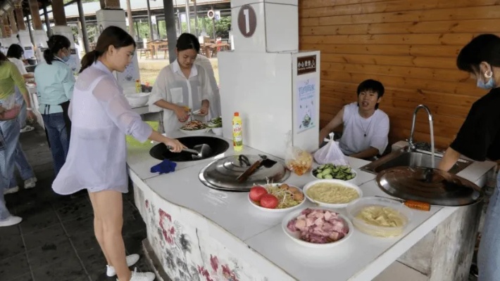 探索绿色农庄特色餐饮项目，创建特色美食品味与健康赚钱路径