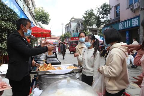 如今的社会，人们对于美食的追求已经不再仅仅满足于温饱，更多的是追求味觉享受和精神层面的满足。因此，以“现在能做什么吃的赚钱多”为主题，我们可以深入探讨当下热门的餐饮行业趋势和创业机会。