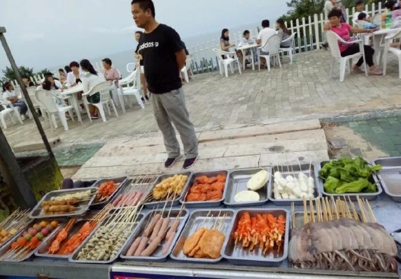 海边餐饮创业新机遇，海鲜美食与特色小吃结合吸引游客赚钱之道