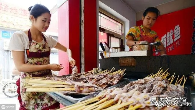 女孩摆摊什么小食品赚钱，创业之路与美食策略