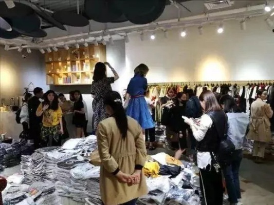 什么衣服店能赚钱？知乎网友的经验分享与深度探讨