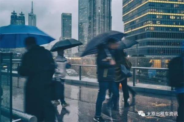 雨天的商机，两大适合双人的挣钱路径