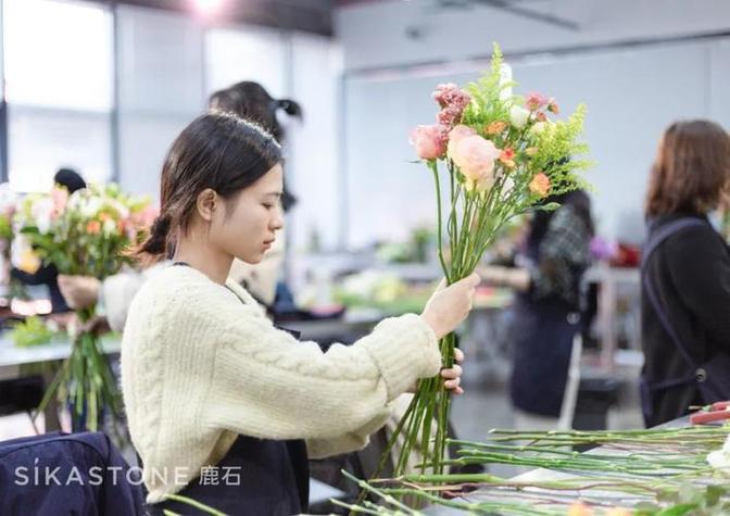 花艺师每天做什么赚钱呢？