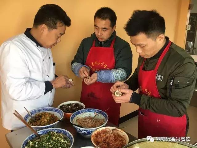 在家乡做餐饮生意赚钱吃