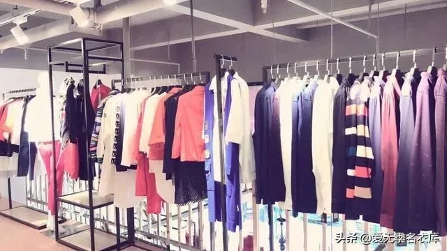 服装的加盟店费用高吗？多少？