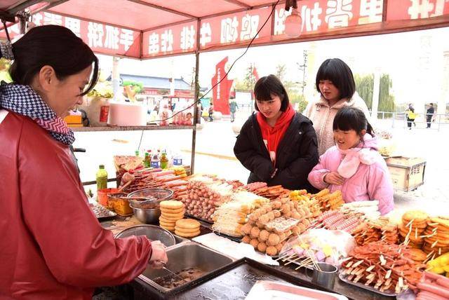 做什么美食摆摊最赚钱女生 女生适合摆摊卖什么吃的