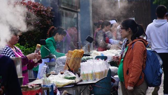 早餐摆地摊做什么好呢赚钱 早餐地摊卖什么好