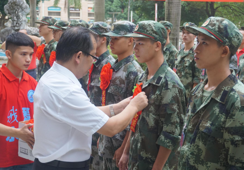 大学当兵做什么生意好赚钱 大学当兵有什么出路