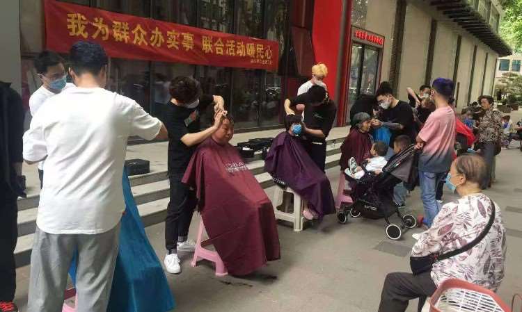 理发店年底做什么活动赚钱 理发店什么活动最吸引人气