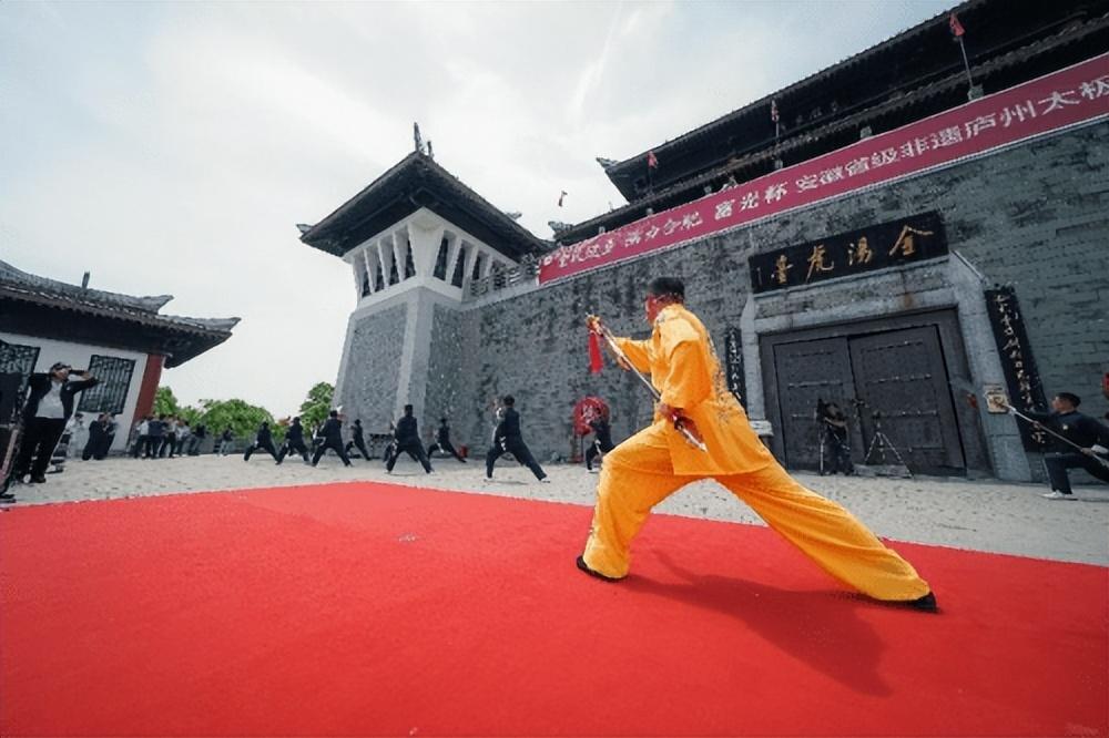 千人战鼓震天响，百骑加盟扬沙尘——探索百人战鼓加盟项目