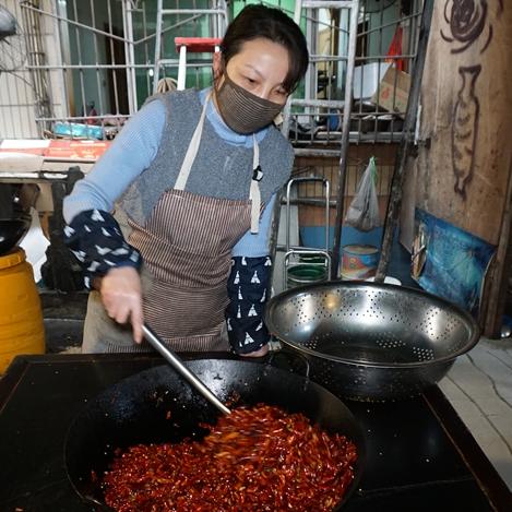 随着国内消费升级，消费者对美食的追求不断提升，火锅作为一种重要的中餐文化，受到越来越多人的喜爱。而无锡作为江苏省的重要城市，其独特的地理位置和悠久的历史文化，使得火锅在这里有着广泛的市场基础。本文将介绍无锡火锅项目加盟机构，探讨其市场潜力、加盟优势和发展前景，为有意加盟的投资者提供参考。