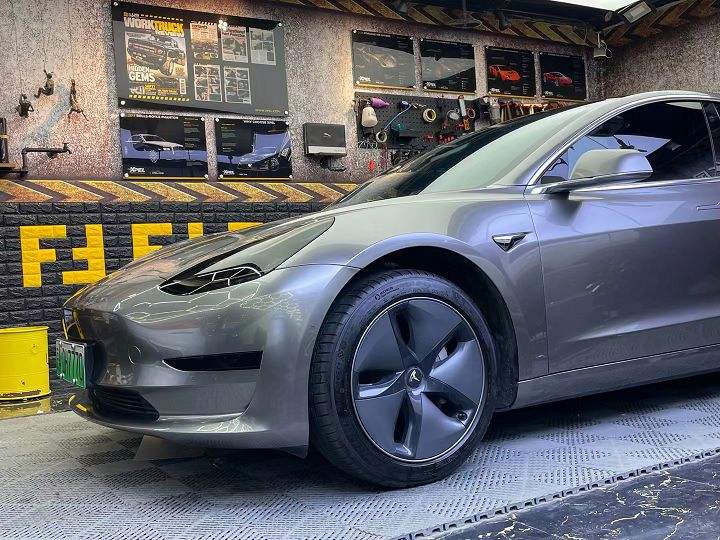 特斯拉model3米色 特斯拉model3有几个颜色