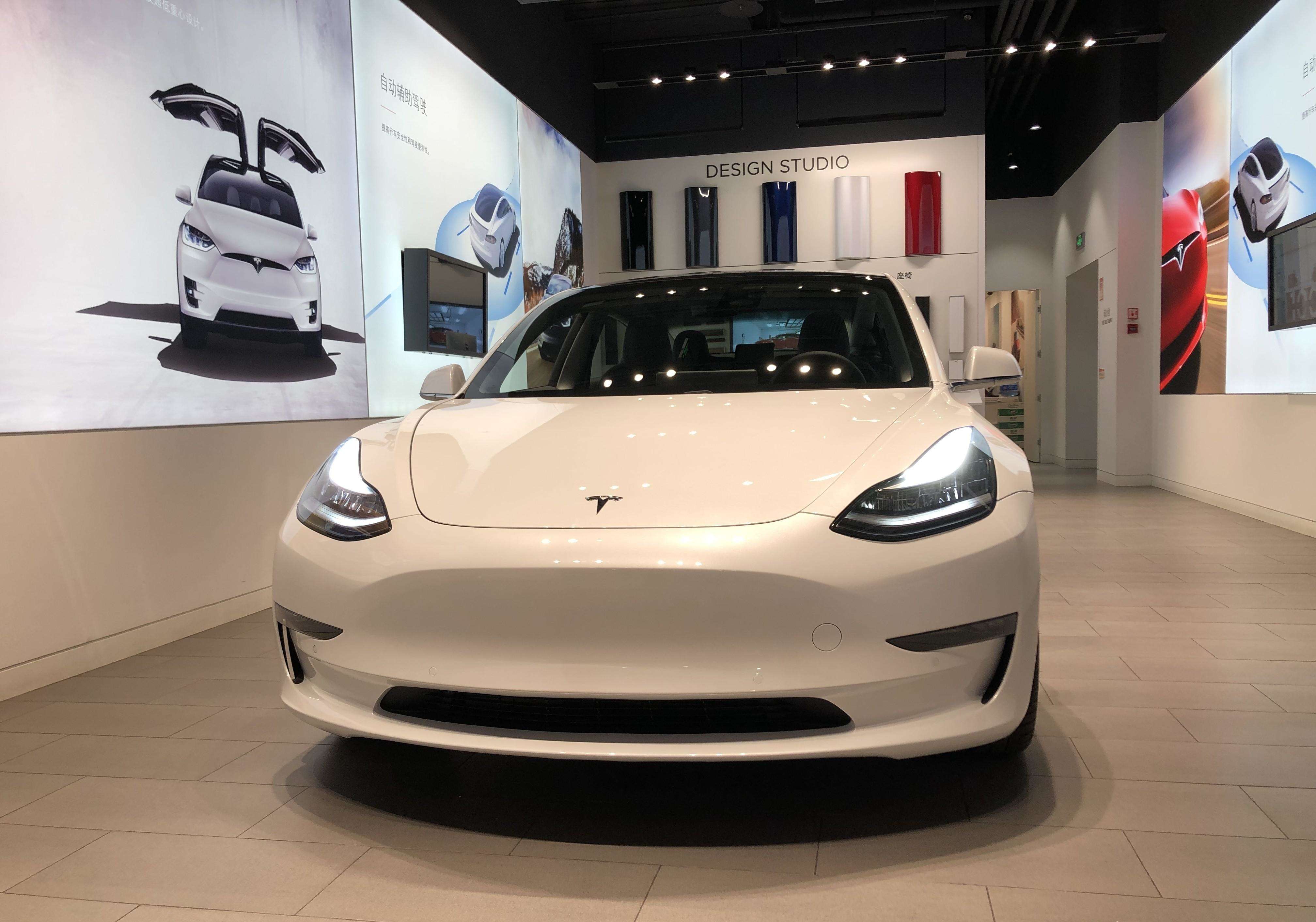 特斯拉model3银白灰 特斯拉model3冷光银和白色