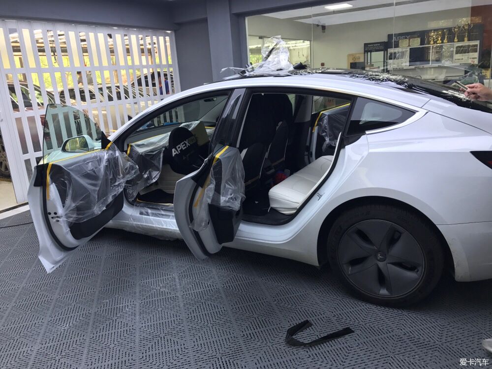 特斯拉model3着火 特斯拉model 3打火