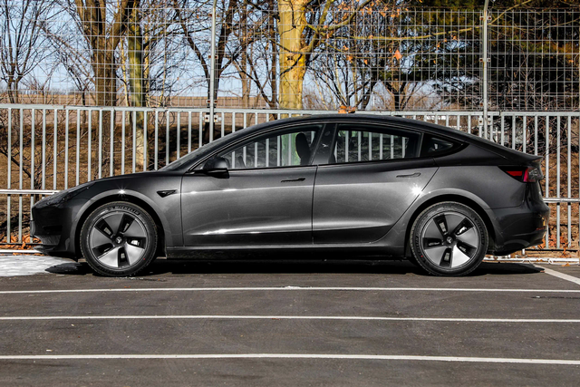 新老款model3外观 model3高性能版和普通版外观