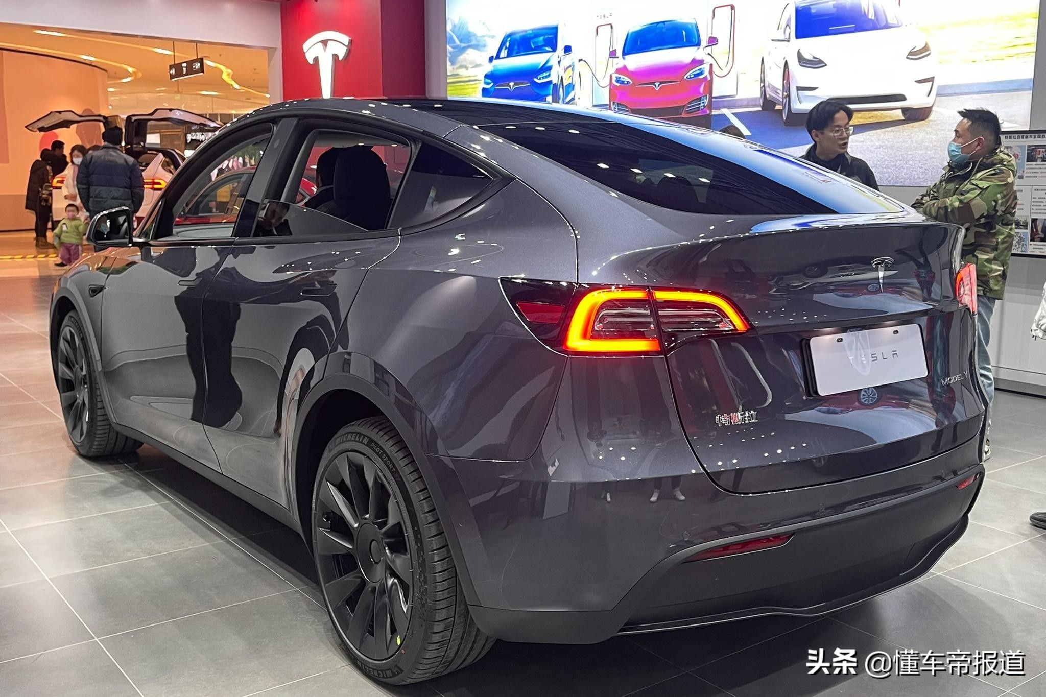 手机壁纸特斯拉modely 特斯拉model y手机壁纸