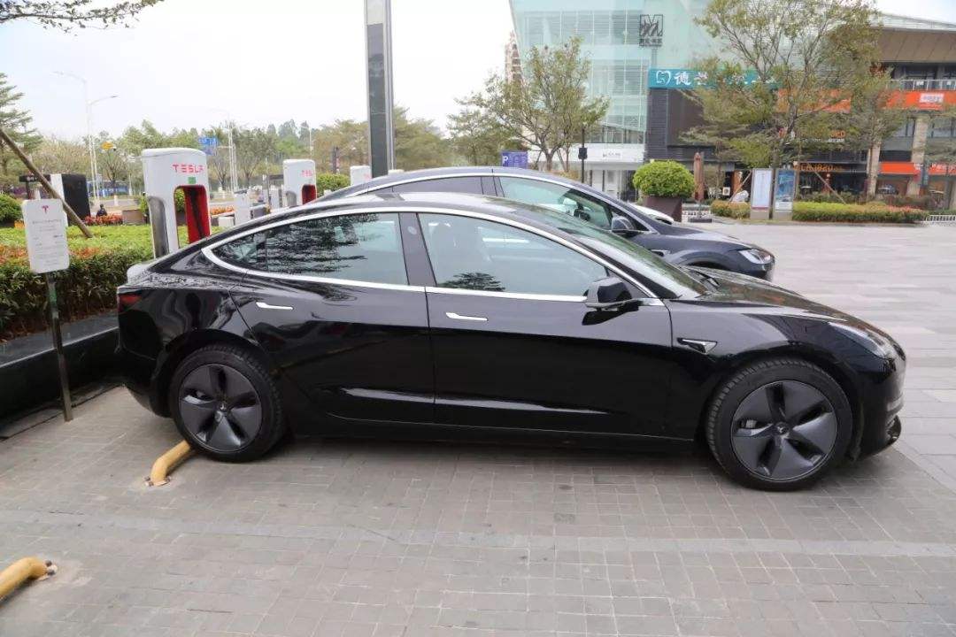 model3放行 model 3停车