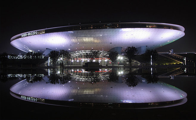 奔驰梅赛德斯中心夜景 梅赛德斯奔驰文化中心夜景