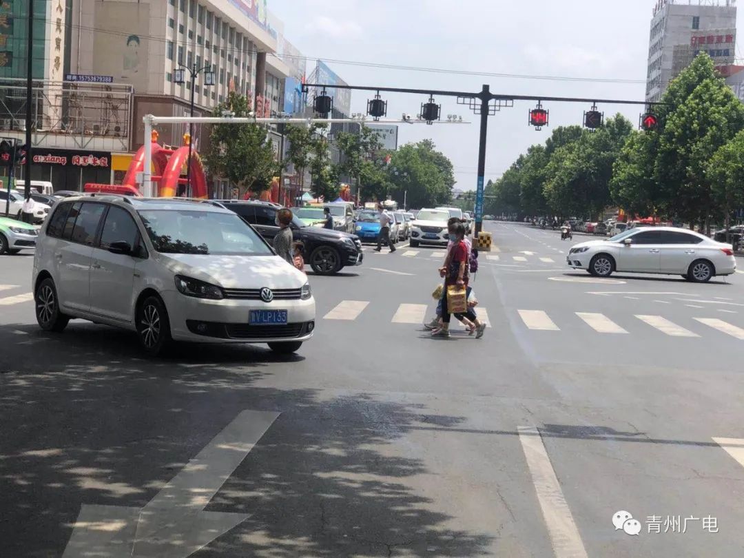 机动车不礼让行人怎么处罚 行人在斑马线闯红灯被撞责任划分