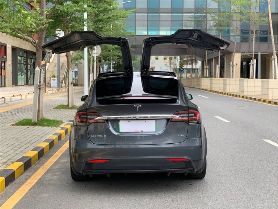 特斯拉鸥翼门 特斯拉model x