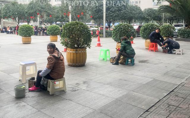 人流量大的小本生意 人流量大的地方适合做什么生意,都是打工的