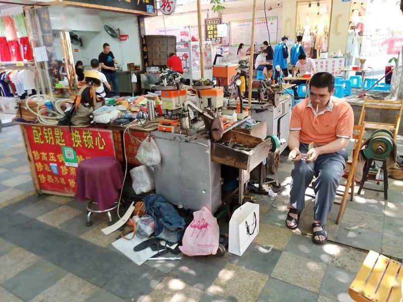 想在马路边摆摊卖什么好 想在马路边摆摊卖什么好赚钱