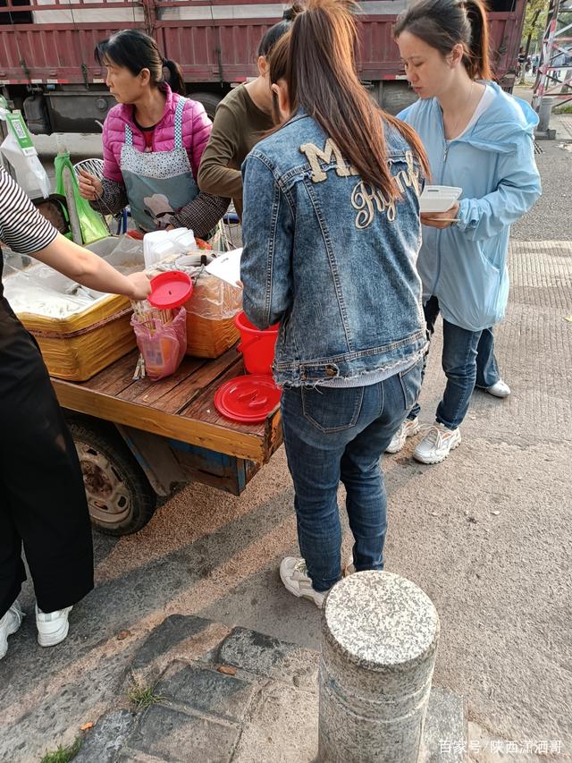 市场里面摆摊卖什么好 市场摆摊卖什么好针对中年人