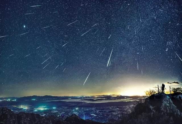 处女座流星雨(处女座流星雨什么时候会出现2022)