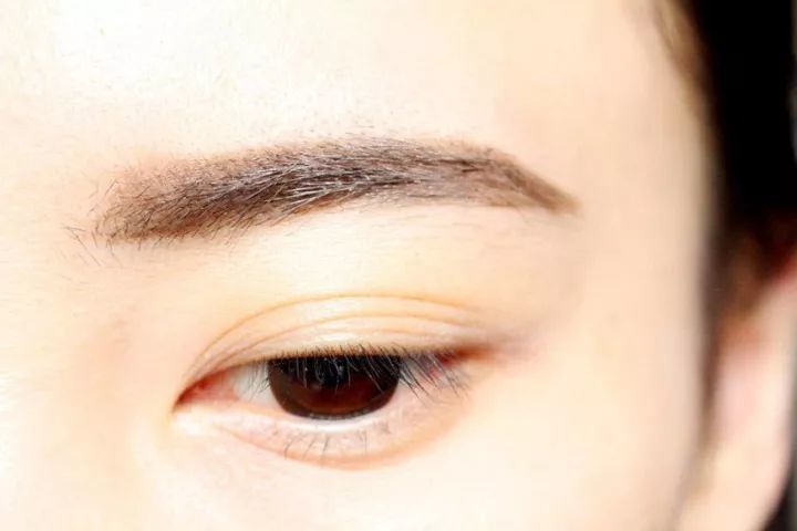 眉毛发灰运势(灰色眉毛图片大全纹眉)