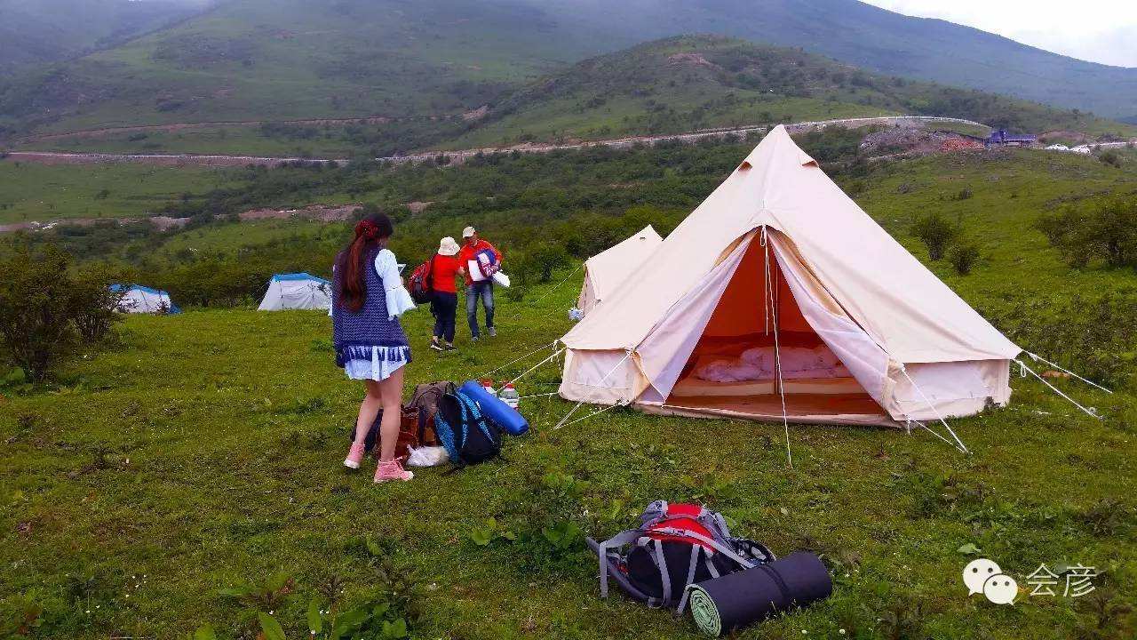 在山顶露营合不合理(在野外选择营地时不要选择谷底也不要在山顶上露营)